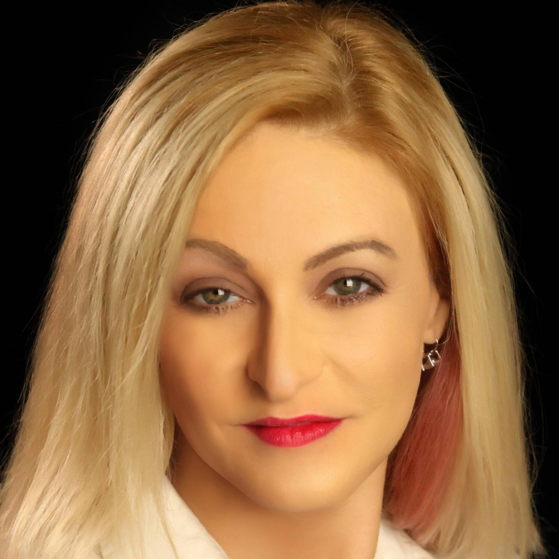 DANIELLE BINNION